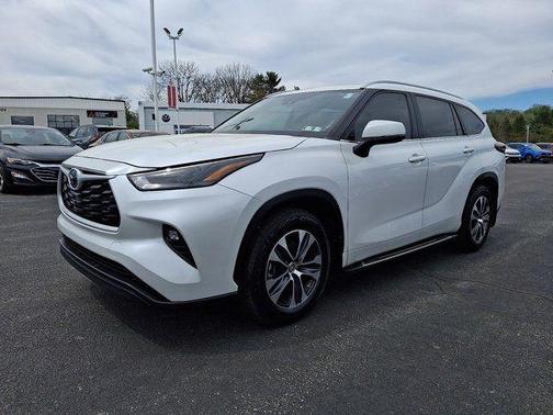 Wind Chill Pearl 2024 Toyota Highlander XLE