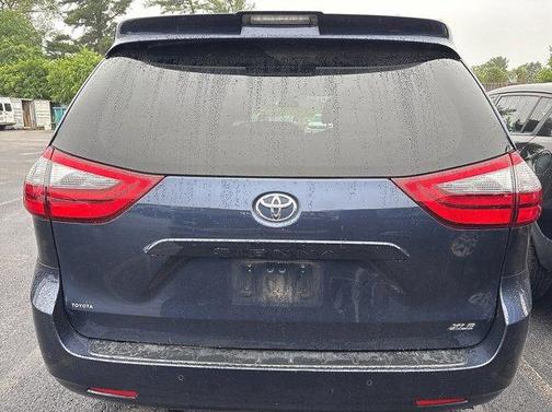 2020 Toyota Sienna XLE