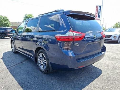 2020 Toyota Sienna XLE