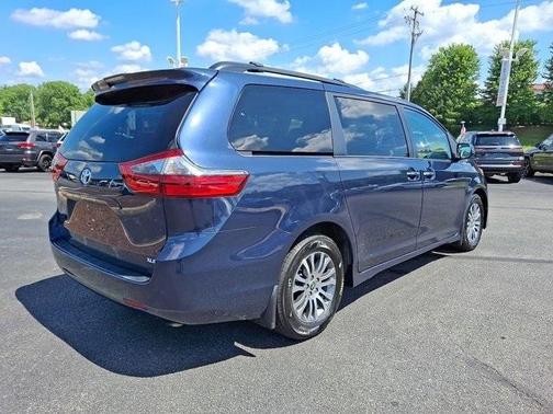 2020 Toyota Sienna XLE