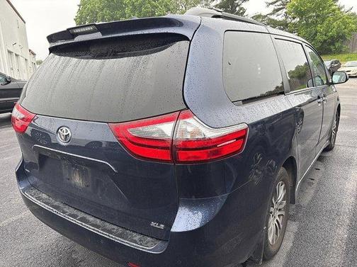 2020 Toyota Sienna XLE