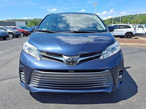 2020 Toyota Sienna XLE