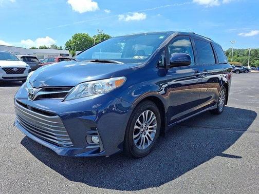 2020 Toyota Sienna XLE