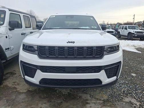 2026 Jeep Grand Cherokee Laredo