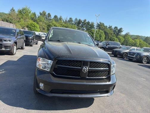 Brilliant Black Crystal Pearlcoat 2015 RAM 1500 Tradesman/Express