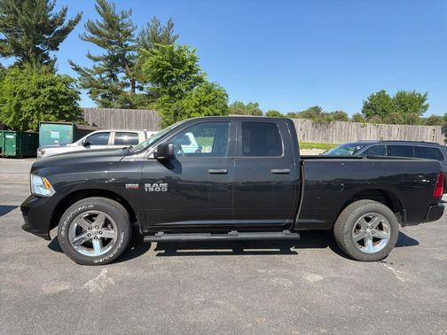Brilliant Black Crystal Pearlcoat 2015 RAM 1500 Tradesman/Express