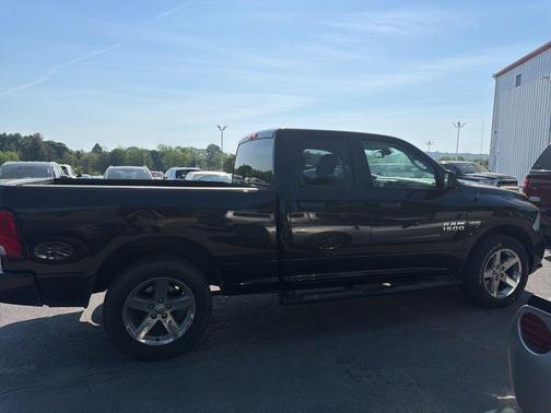 Brilliant Black Crystal Pearlcoat 2015 RAM 1500 Tradesman/Express