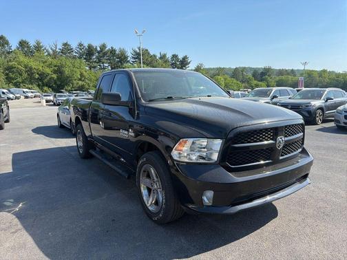Brilliant Black Crystal Pearlcoat 2015 RAM 1500 Tradesman/Express