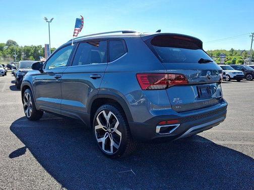 Platinum Gray Metallic 2023 Volkswagen Taos 1.5T SEL