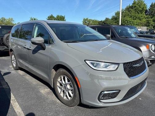 2023 Chrysler Pacifica Touring-L