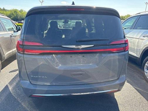 2023 Chrysler Pacifica Touring-L