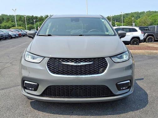 2023 Chrysler Pacifica Touring-L