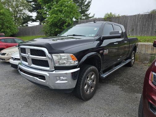 Brilliant Black Crystal Pearlcoat 2017 RAM 2500 SLT