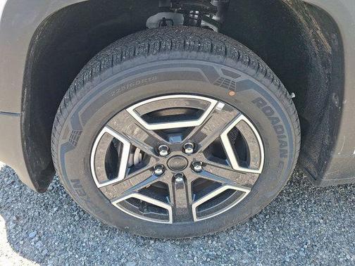 Bright White Clearcoat 2026 Jeep Cherokee LAREDO/LIMITED