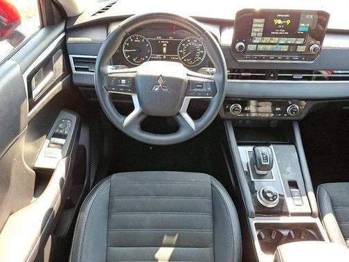2023 Mitsubishi Outlander SE
