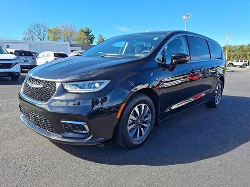 2022 Chrysler Pacifica Hybrid Touring L