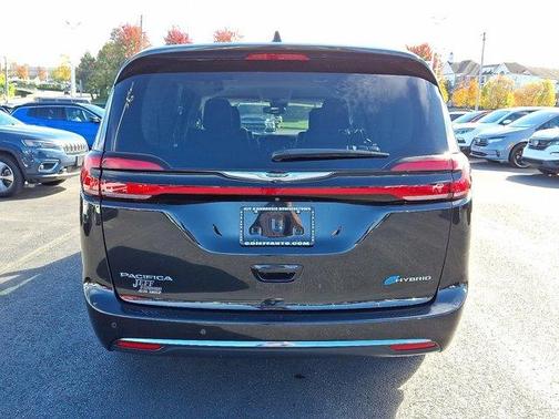 2022 Chrysler Pacifica Hybrid Touring L