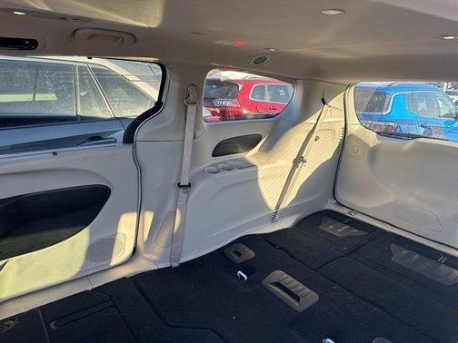 2023 Chrysler Pacifica Touring-L