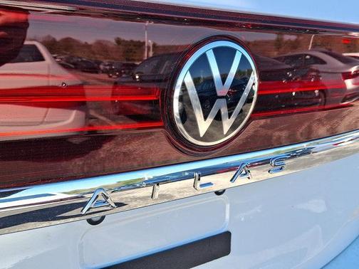 Opal White Pearl 2026 Volkswagen Atlas 2.0T SE W/TECHNOLOGY