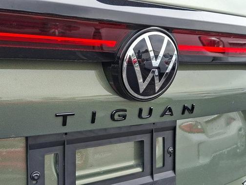 2025 Volkswagen Tiguan 2.0T SE R-Line Black