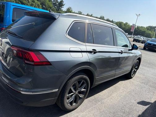 Platinum Gray Metallic 2023 Volkswagen Tiguan 2.0T SE