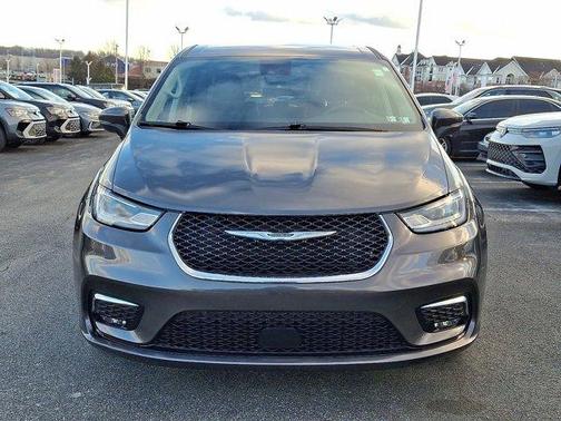 2023 Chrysler Pacifica Touring-L