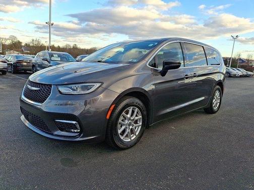 2023 Chrysler Pacifica Touring-L