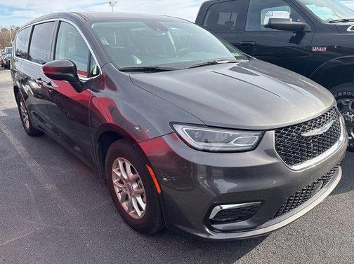 2023 Chrysler Pacifica Touring-L