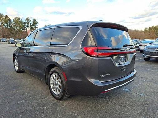 2023 Chrysler Pacifica Touring-L