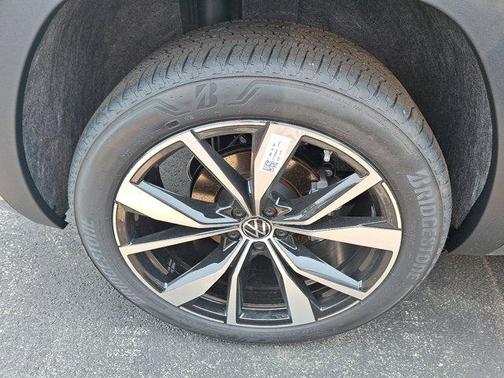 2025 Volkswagen Atlas Cross Sport 2.0T SEL Premium R-Line