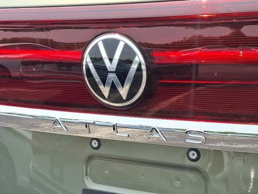 2025 Volkswagen Atlas Cross Sport 2.0T SEL Premium R-Line