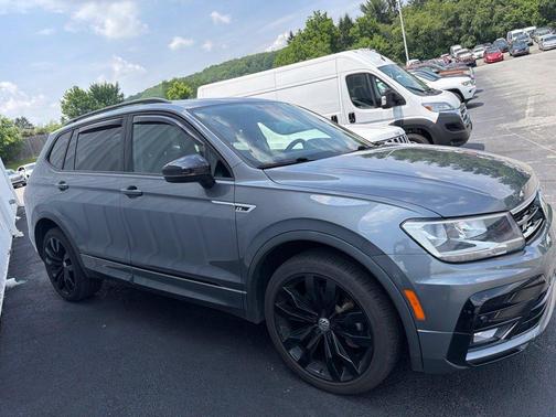 Platinum Gray Metallic 2021 Volkswagen Tiguan 2.0T SE R-Line Black