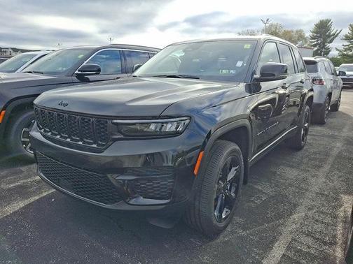 2025 Jeep Grand Cherokee Laredo