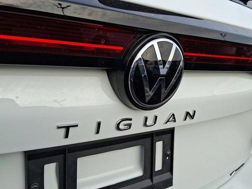 2025 Volkswagen Tiguan 2.0T SE