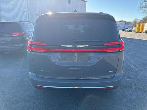 2022 Chrysler Pacifica Touring-L