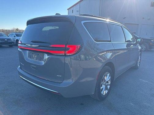 2022 Chrysler Pacifica Touring-L
