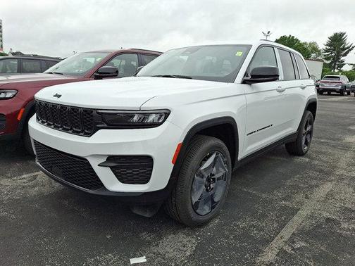 2025 Jeep Grand Cherokee Laredo