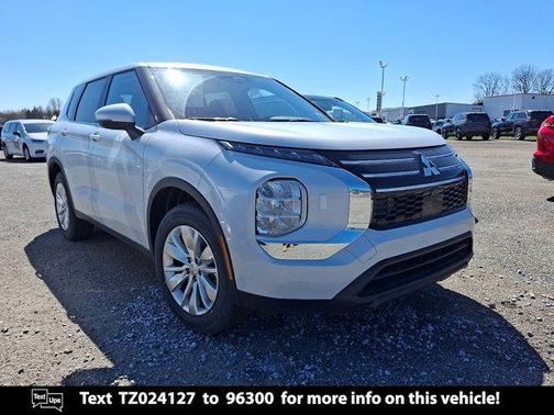 White Diamond Pearl 2026 Mitsubishi Outlander ES