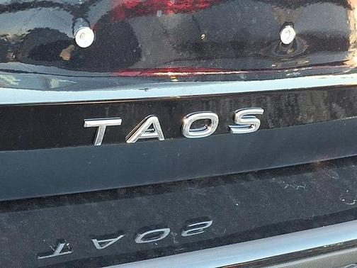 2026 Volkswagen Taos 1.5T SE Black