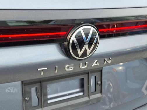 2025 Volkswagen Tiguan 2.0T SE