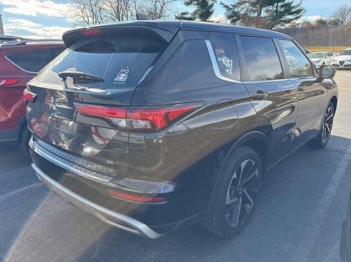 2022 Mitsubishi Outlander SE