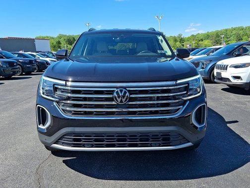 Deep Black Pearl Effect 2024 Volkswagen Atlas 2.0T SE