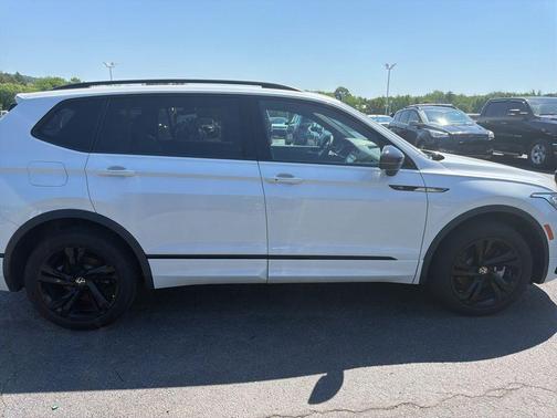 Opal White Pearl Effect 2023 Volkswagen Tiguan 2.0T SE R-Line Black