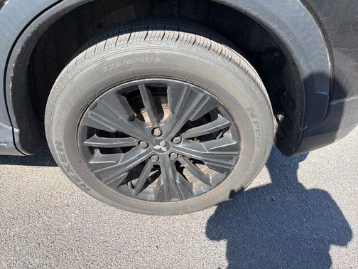 Tarmac Black Metallic 2018 Mitsubishi Eclipse Cross LE