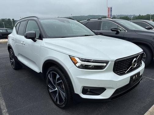 2020 Volvo XC40 T5 R-Design
