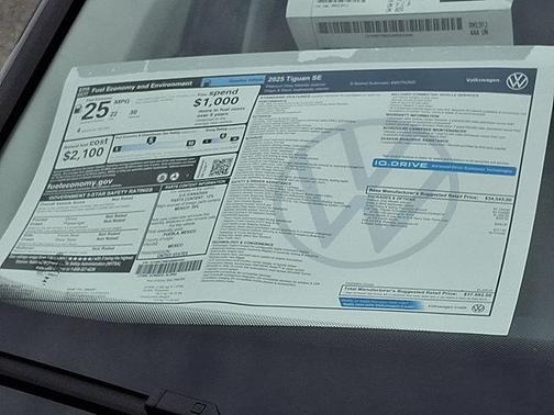 2025 Volkswagen Tiguan 2.0T SE