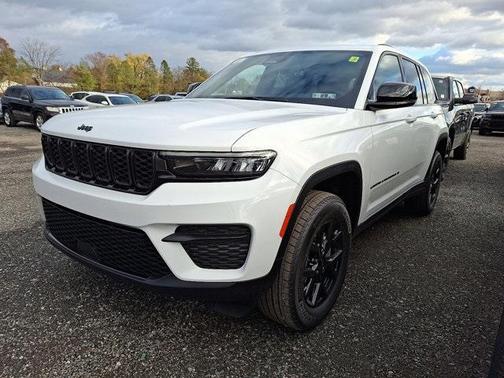 2025 Jeep Grand Cherokee Laredo