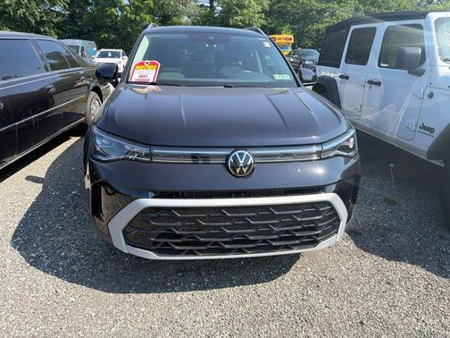 Deep Black Pearl Effect 2025 Volkswagen Taos 1.5T SEL