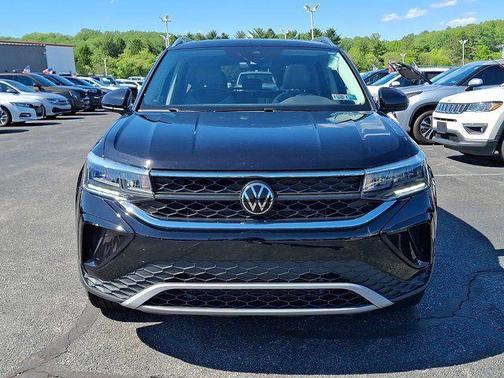 Deep Black Pearl Effect 2023 Volkswagen Taos 1.5T SE
