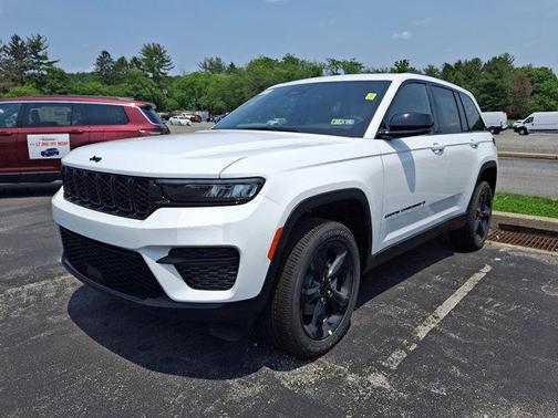 2025 Jeep Grand Cherokee Laredo